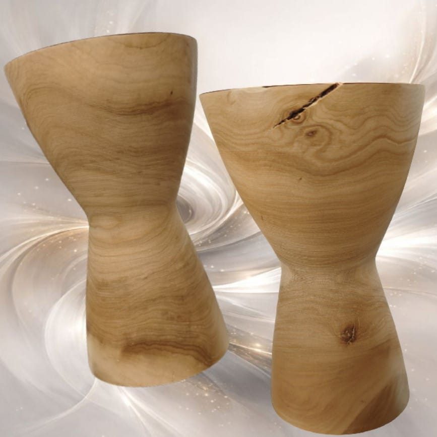 Gedrechselte Becher aus Holz